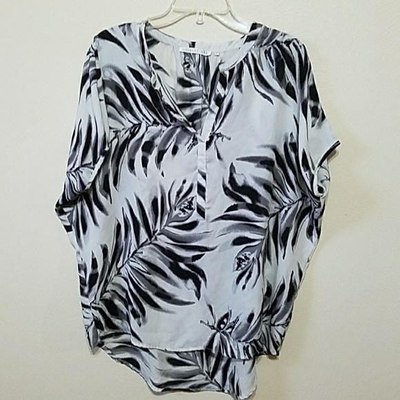 VIOLET & CLAIRE TOP - Picture 1 of 5